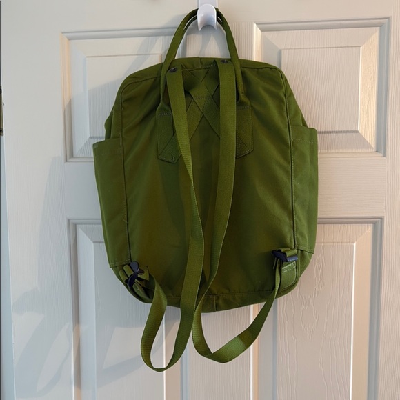 Kånken Green Backpack - Picture 2 of 11